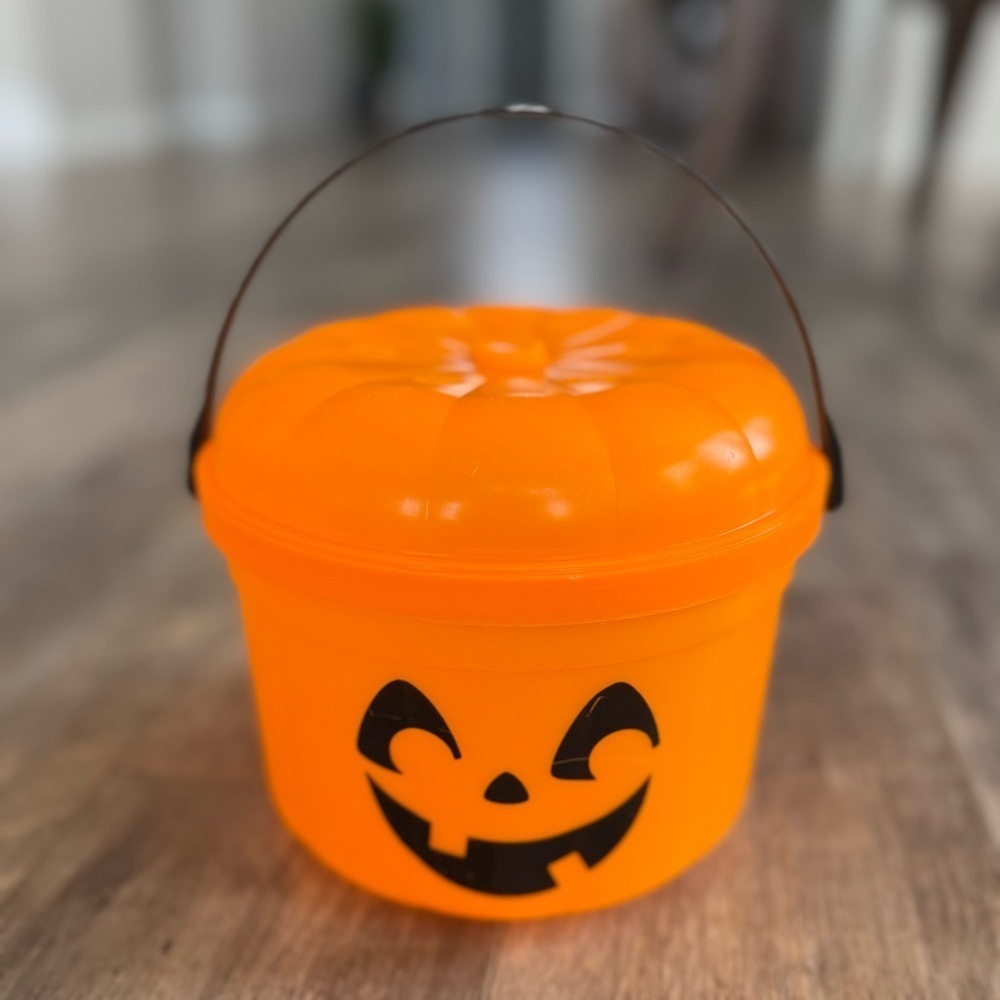 Vintage! McDonald’s jack-o’-lantern Pumpkin Halloween Candy Bucket